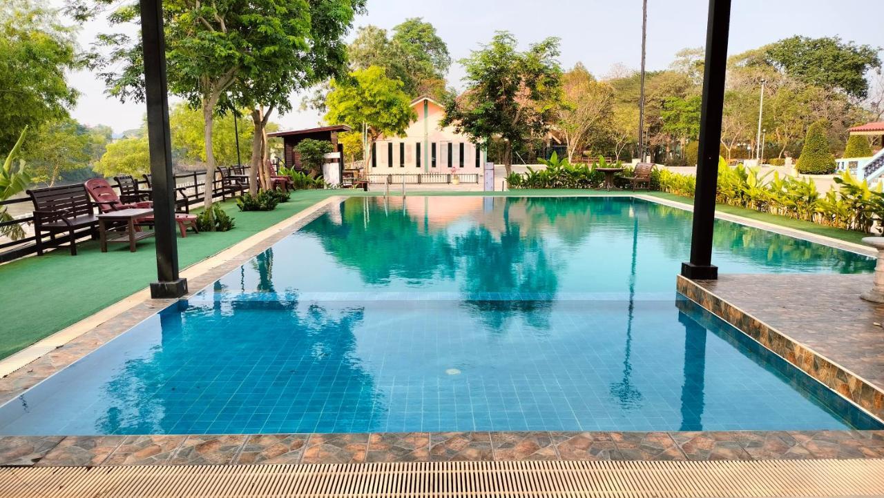 Toh Buk Seng Ayutthaya Hotel Екстер'єр фото
