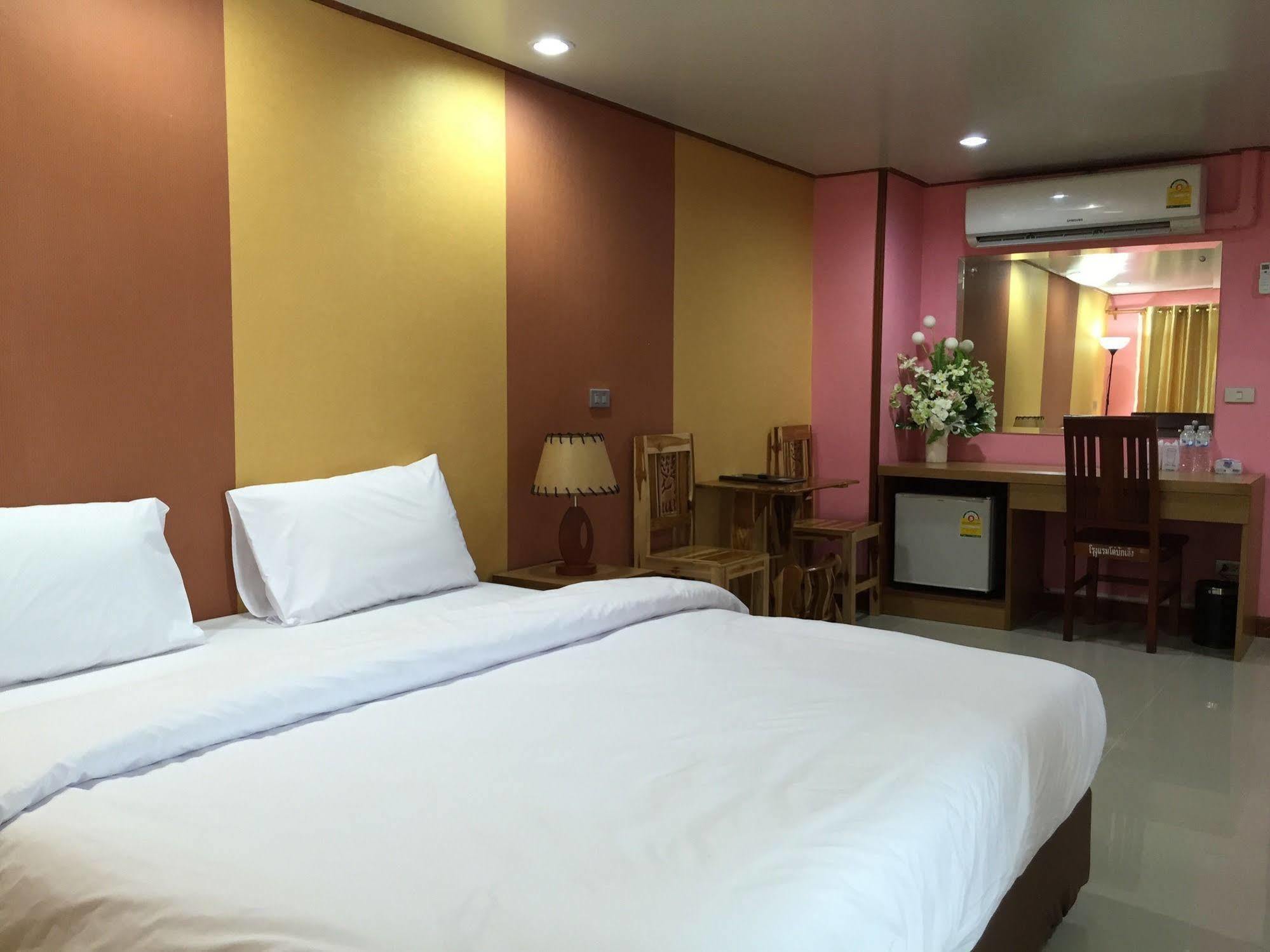Toh Buk Seng Ayutthaya Hotel Екстер'єр фото