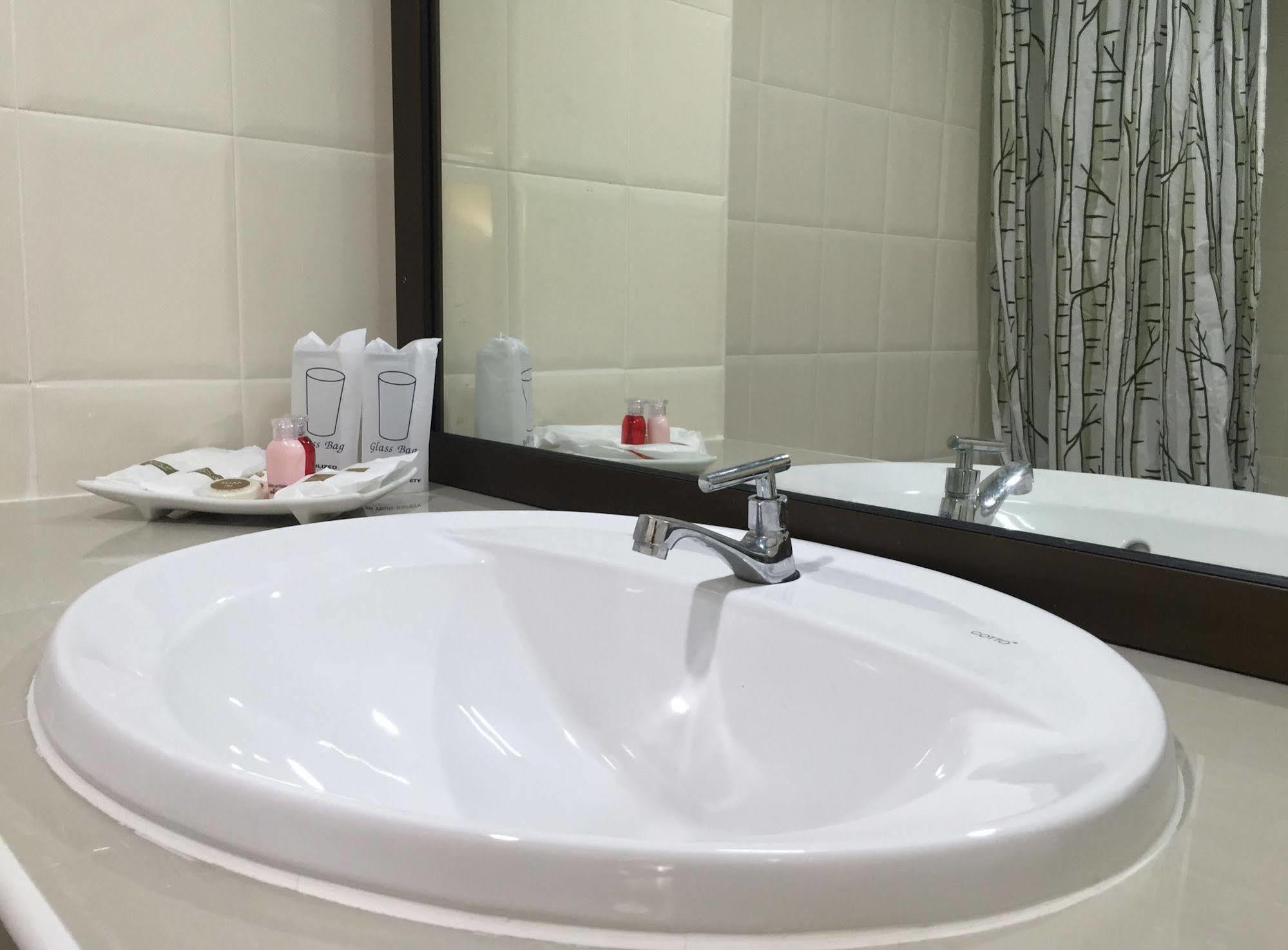 Toh Buk Seng Ayutthaya Hotel Екстер'єр фото